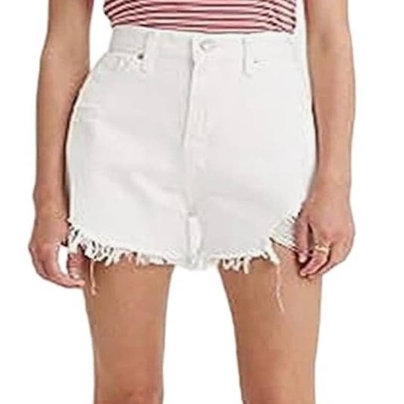 Levis Pants - Levi’s High Waisted Mom Shorts In White 28 NWT
